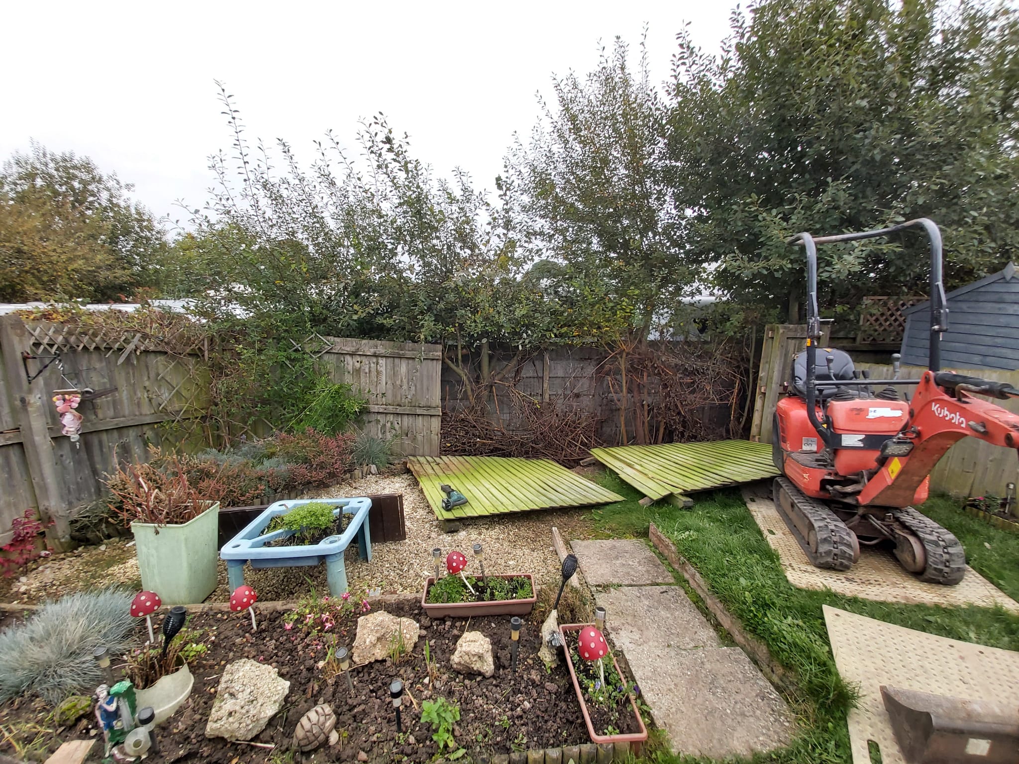HCS team installing fencing on site